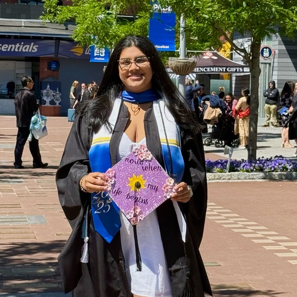 Tangled Graduation Cap - Picture 5 of 5